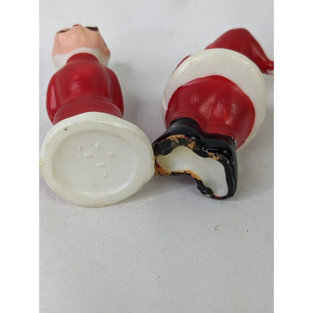Kissing Santa Mrs Claus Figure Lot 2‎ Inch Plastic